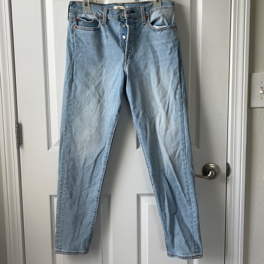 Levi’s Light Wash Wedgie Jean Size 29